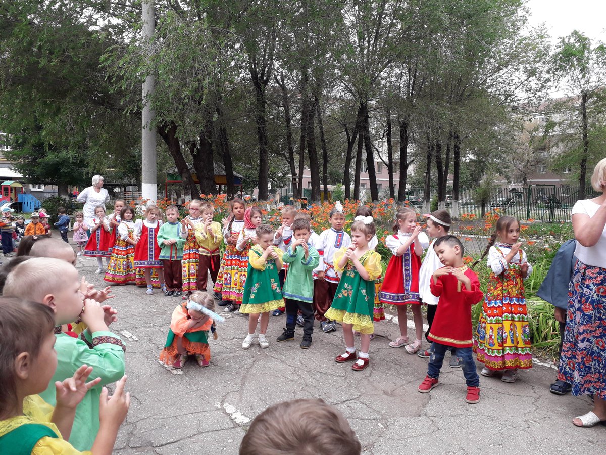 На улице пасмурно, а унас в саду всегда хорошая погода и отличное настроение! Вот и сегодня у нас праздник,забытый народный Никита-гусятник! Особый святой, который в народе почитался как страж домашней птицы.