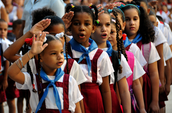 #Cuba es el país más seguro de #AméricaLatina para ser niño, niña y adolescente. Como expresó #Fidel “Y en eso es en lo que más debemos pensar: en los niños de hoy, que son el pueblo de mañana". #CubaEsSalud #SomosCuba 🇨🇺➡️ bit.ly/31Veneb