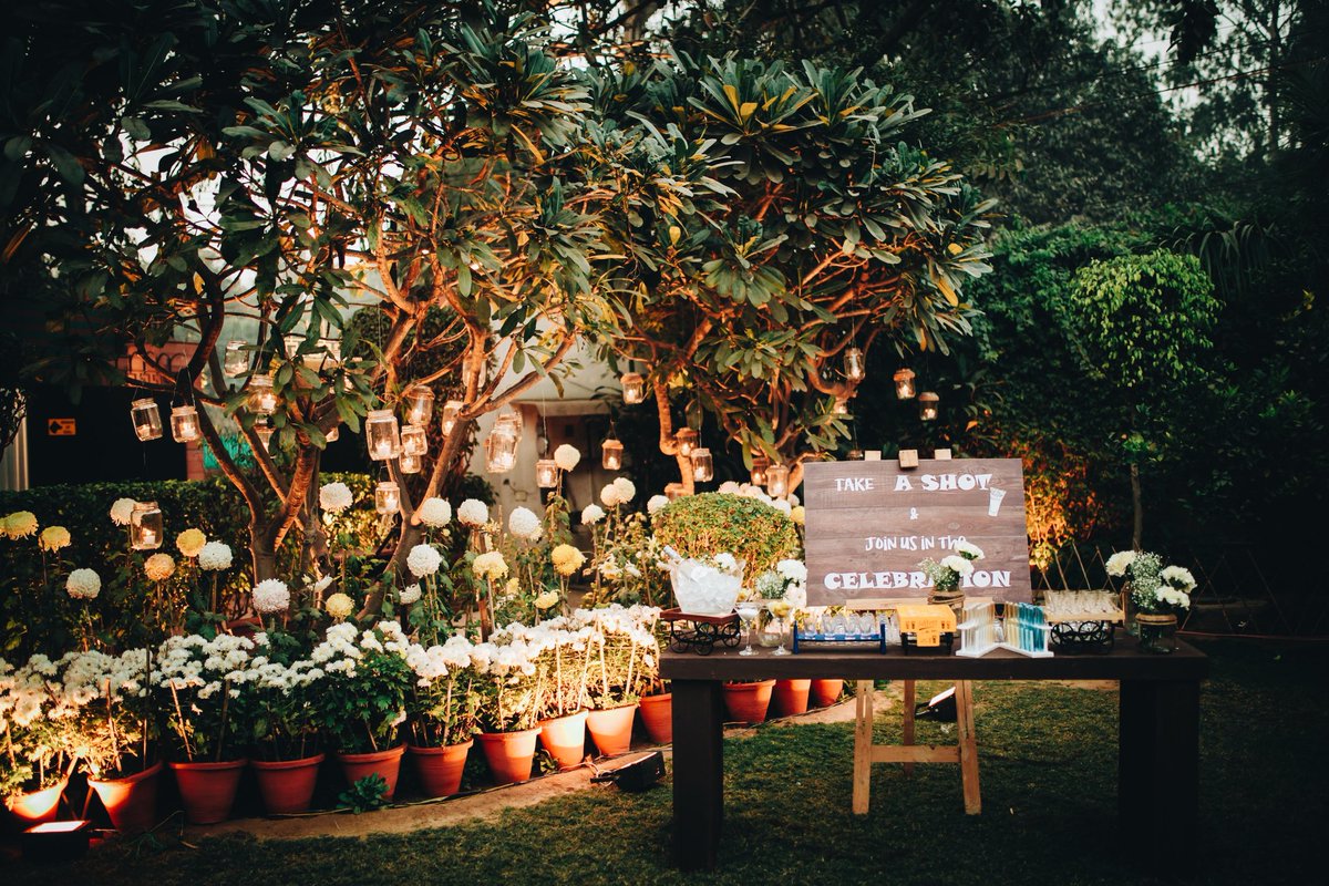 bugs_designbug's tweet image. In ancient mayan mythology,  flowers symbolized a new life,  A new beginning. We&apos;ve got the perfect floral arrangements and aesthetic ornamentals to grace your new beginning, your new life!

#weddings #weddingplanner #weddingplanning #engagement #engagementdecoration #floraldecor