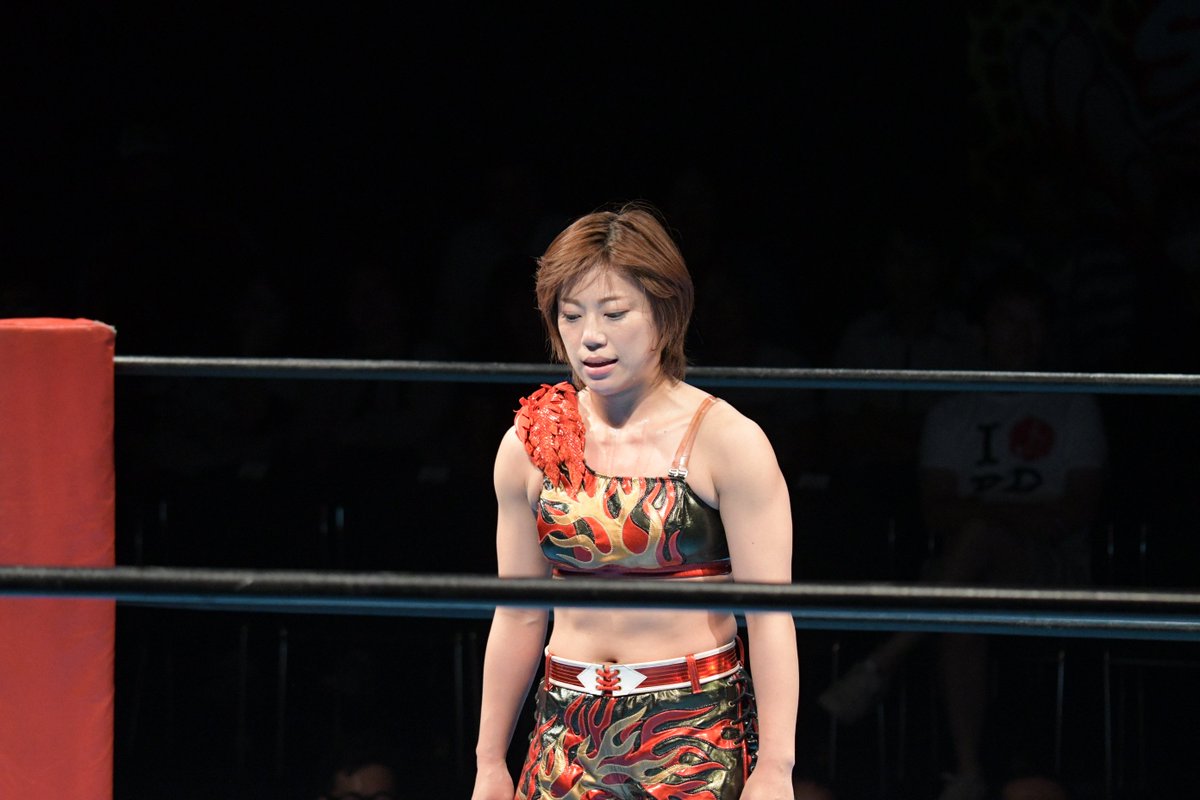 SuperLight977's tweet image. 2019.06.27
#ACT41
#AWG
#アクトレスガールズ

第5試合
#高瀬みゆき 選手 vs #松井珠紗 選手

#松井珠紗 選手、たまらず場外へ退避。
#高瀬みゆき 選手、執ように挑発し #トミーレフェリー に怒られてちょっとだけ反省中。