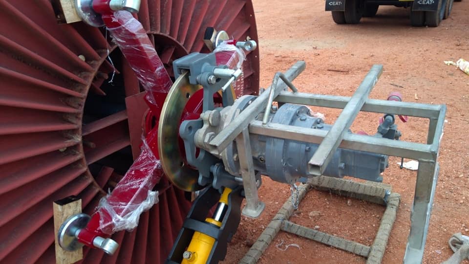 Pradmangroup's tweet image. Pradman Hydraulic Drum Stand / Reel Stand coupled with drum drive powered by Tensioner machine in action.

Made in India!!!!!

#stringingtools #tse #overhead #powertransmission #lineconstruction #accessories #pradmanindia