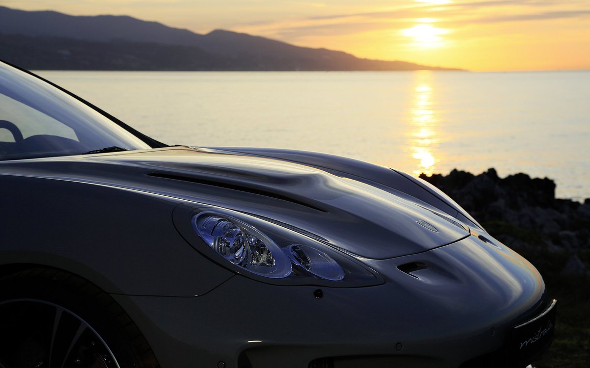 Why not just enjoy the long summer days?

#gemballa #mistrale #750hp #210mph #summer