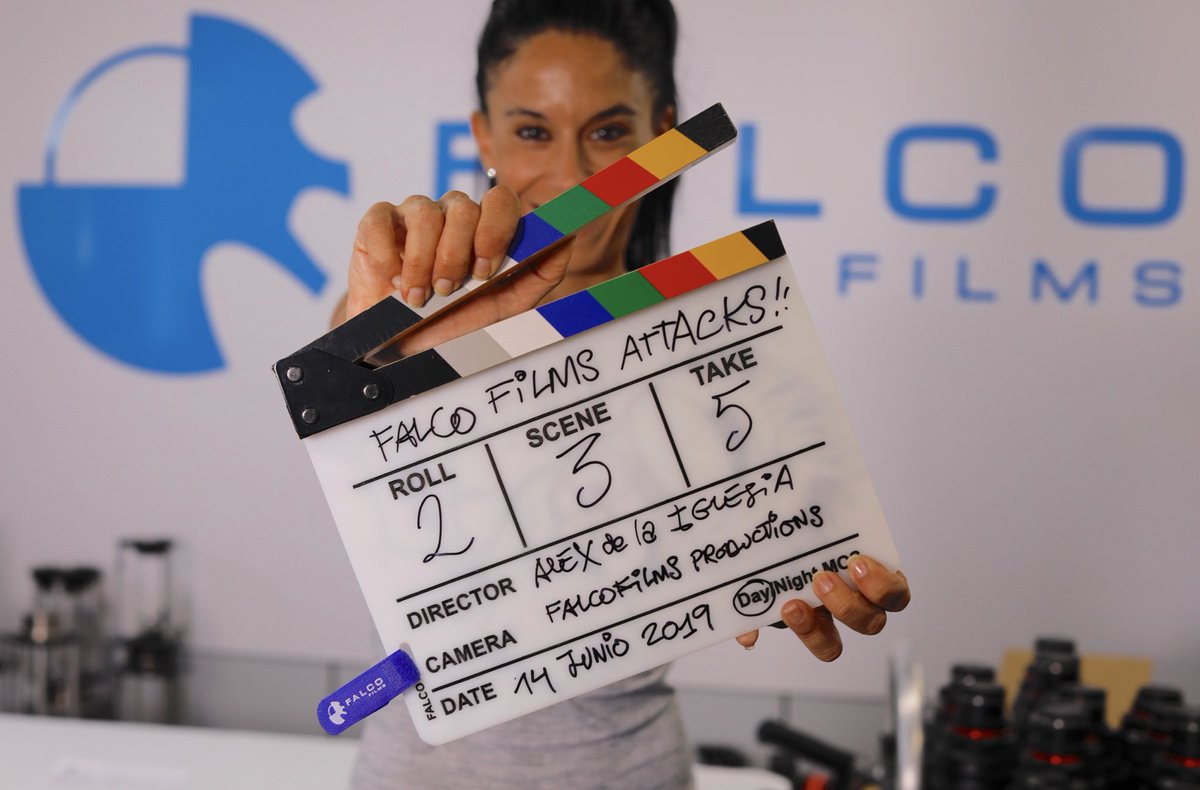 FalcoFilms's tweet photo. 😍🎬Millones de GRACIAS @alexdelaIglesia por la dedicatoria y el DIBUJAZO que te has marcado 😍🎬 https://t.co/M9W3LYV4KC