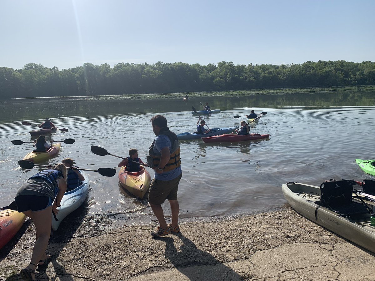 MrsBlaue's tweet photo. #OutdoorU @officialSPS getting their Kayak on and some trail hiking too! #SPSExplore https://t.co/ah4gRNvbNu