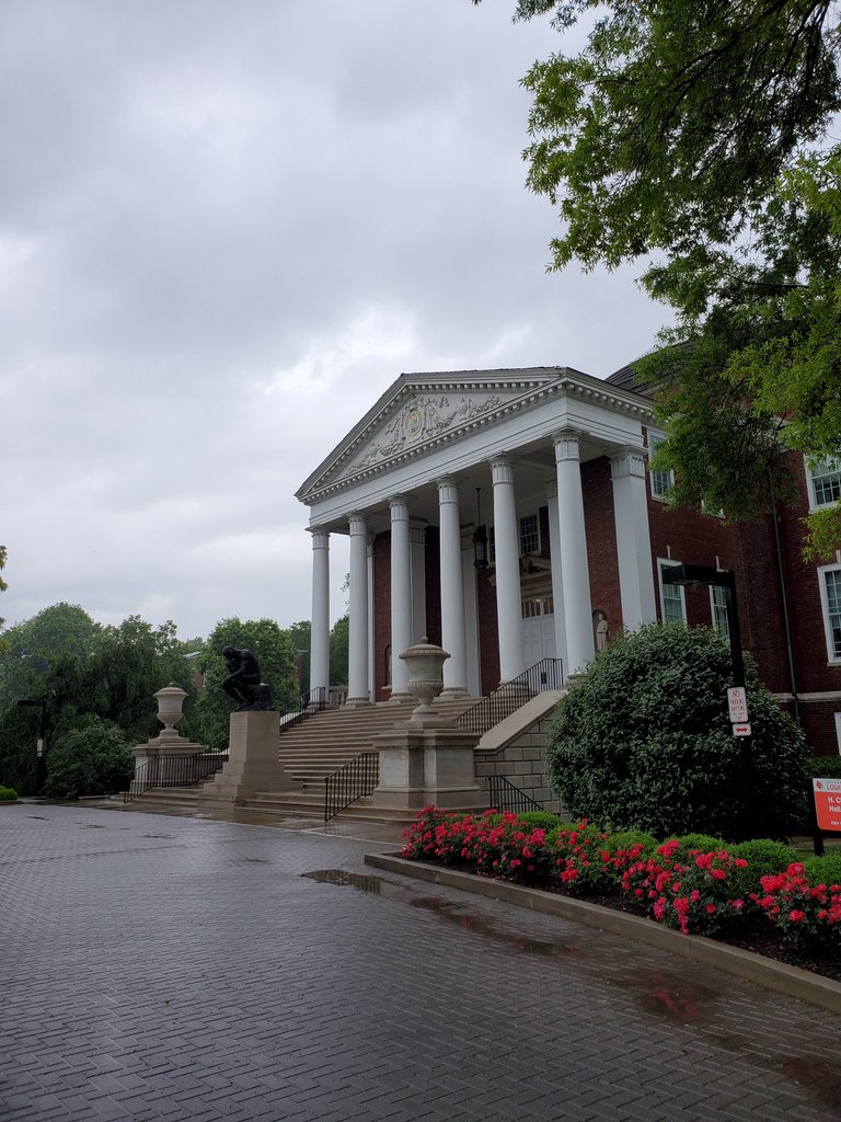 Finding4Corners's tweet photo. Took a wet tour of the University of Louisville with our nephew! Go Cardinals!

#4K4C #explorelife

🎞Follow us on YouTube! 🎞

#fulltimerv #fulltimetravel #fulltimervfamily #rv #rvlife #rvliving #lifeontheroad #traveler #travelphotography #youtubefamily #samsunggalaxy https://t.co/XAwhLefBLU