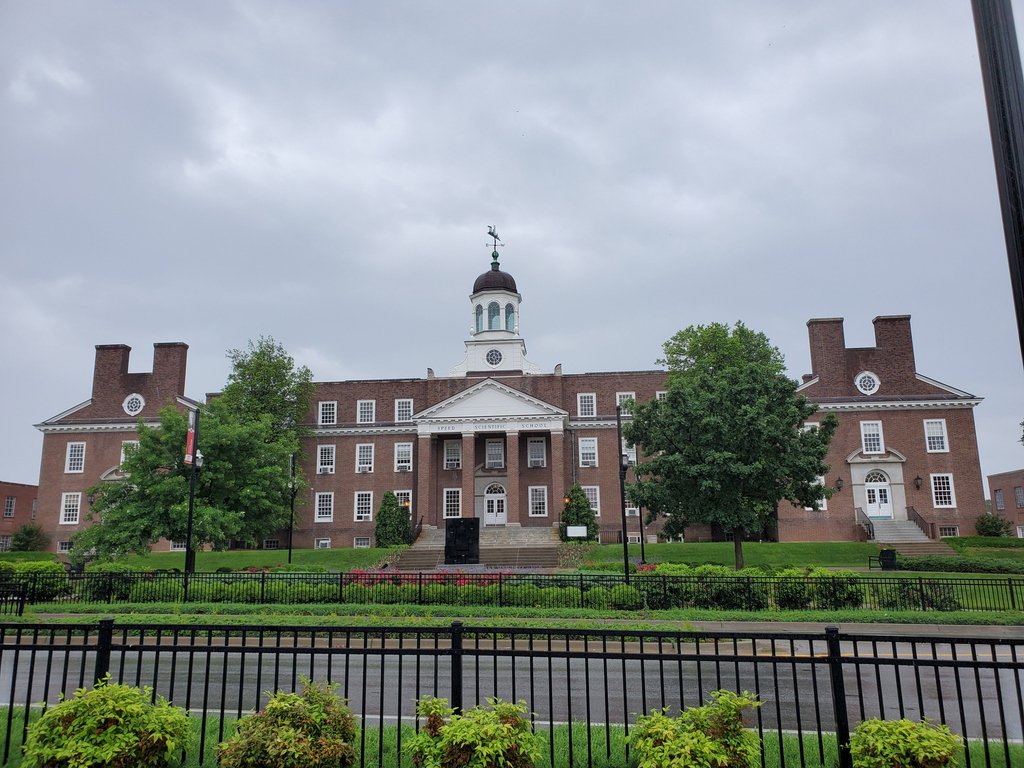 Finding4Corners's tweet photo. Took a wet tour of the University of Louisville with our nephew! Go Cardinals!

#4K4C #explorelife

🎞Follow us on YouTube! 🎞

#fulltimerv #fulltimetravel #fulltimervfamily #rv #rvlife #rvliving #lifeontheroad #traveler #travelphotography #youtubefamily #samsunggalaxy https://t.co/XAwhLefBLU
