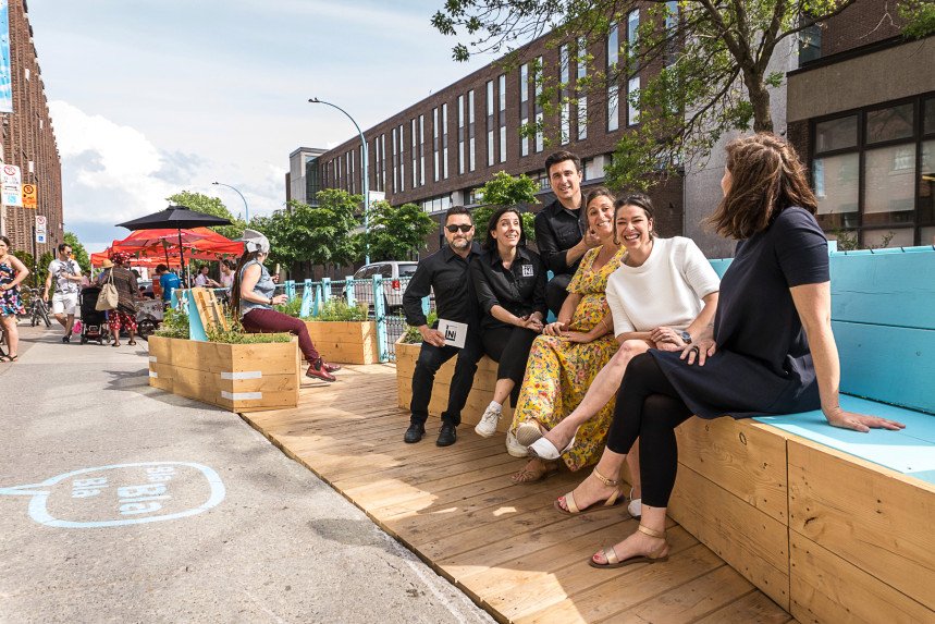 Un autre beau projet signé La Ligne Verte! Découvrez le premier placottoire de Ville-Marie! «Le verdissement, c’est vraiment une priorité dans notre district parce qu’il y a beaucoup d’îlots de chaleur." Les détails <a href="/journalmetro/">Journal Métro</a> bit.ly/2xaiCEt #GénérationVerte #Vert