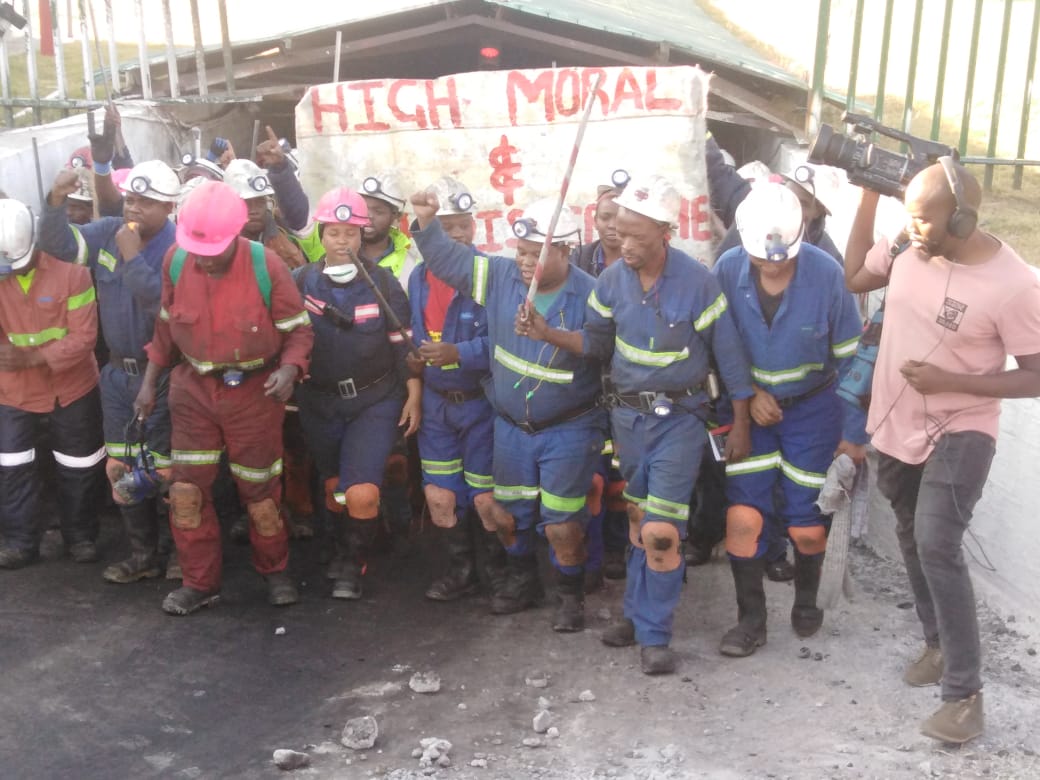 Numsa_Media's tweet image. BREAKING NEWS
Lanxess workers agree to end their nine day strike. They have accepted the proposal which the leadership presented to them!
👊🏾 👊🏾 👊🏾
#LanxessStrike
#WorkingClassPower