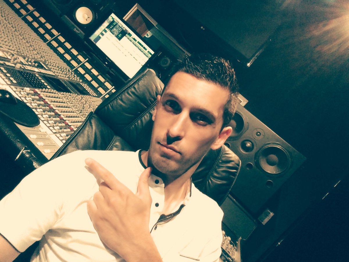 natanmayor's tweet photo. Chez @EverestGRP en séance de mixage avec Luc Rouanet sur mon nouveau titre "Toi le monde"que vous découvrirez très bientôt ! 😉 Restez connectés ! https://t.co/kRQrEiRYuO