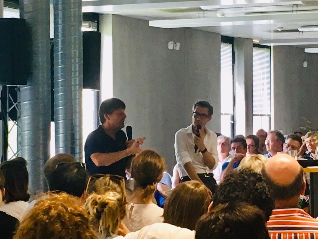 AnneLaureSimon's tweet photo. Nicolas Hulot :
"Contrairement à se qu'on pourrait penser, c'est en se fixant des limites qu'on retrouvera notre liberté"
#UER2019 #DRO #OpenLande https://t.co/GoVjJ6Y4kZ