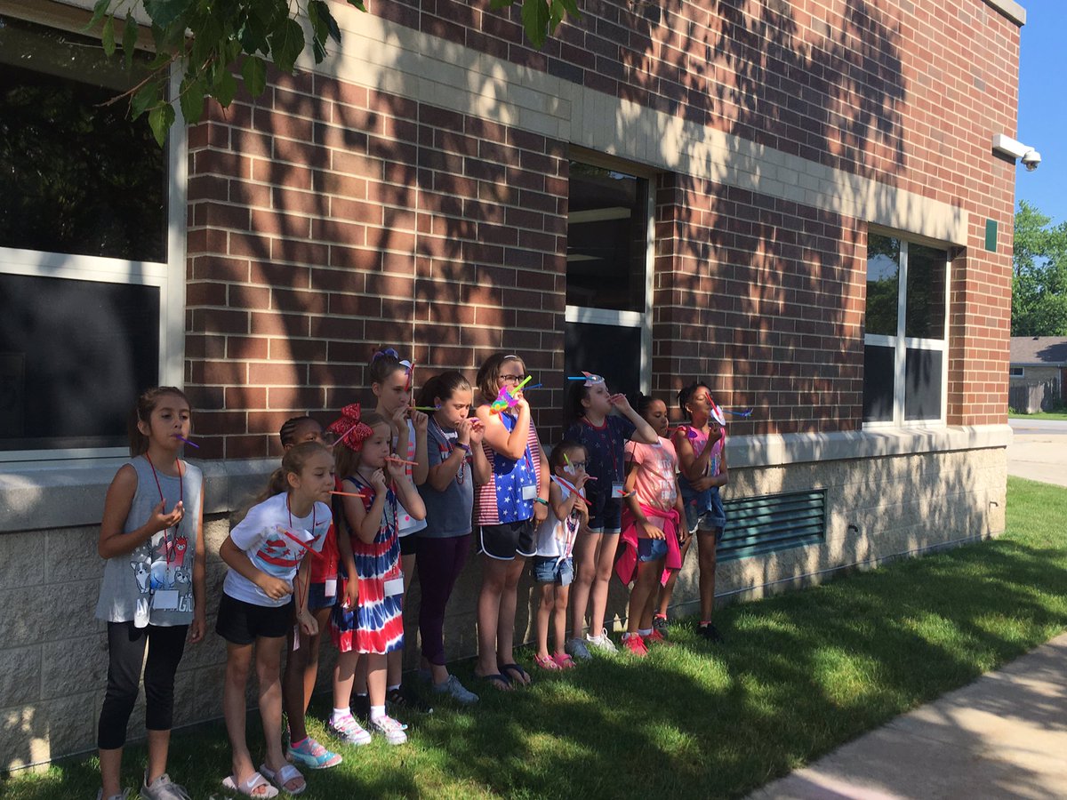 TishKatalinic's tweet image. Which angle projects the rocket farther? 🚀 📐#d123summer #STEM #keeplearningfun