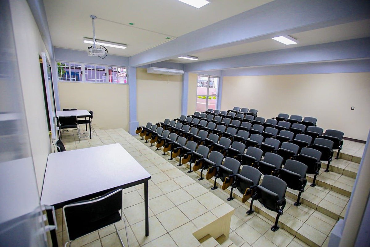 HectorAstudillo's tweet photo. Invertimos 43 mdp en la construcción y equipamiento de dos edificios que albergan 18 aulas, auditorio, laboratorio, talleres de cómputo y cocina, biblioteca, entre otros espacios para las presentes y futuras generaciones de la secundaria “Antonio I. Delgado” en la capital #ESFAID https://t.co/kgPatej9HS