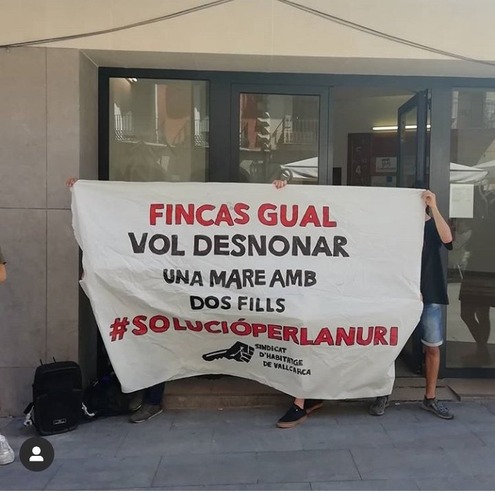 sindicatdebarri's tweet photo. Les companyes de @HabitatgeVKK i @Habitatge_HG estan a Finques Gual (Tallers, 77) exigint una #SolucioPerLaNuri, que té desnonament amb data oberta a partir de l'1 de julio.
#ProuDataOberta #NoMarxem https://t.co/WbcUeZKFLe