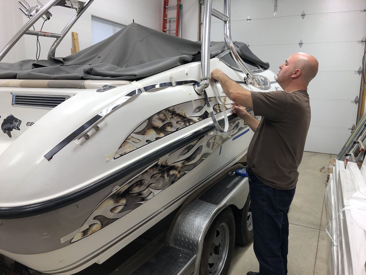 SignaramaPowell's tweet photo. Before and after shot of some work ON A BOAT🚤☀️ #signarama #powell #wrap #imonaboat https://t.co/OCcCcFbj8E
