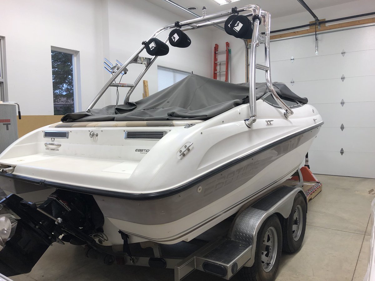 SignaramaPowell's tweet photo. Before and after shot of some work ON A BOAT🚤☀️ #signarama #powell #wrap #imonaboat https://t.co/OCcCcFbj8E