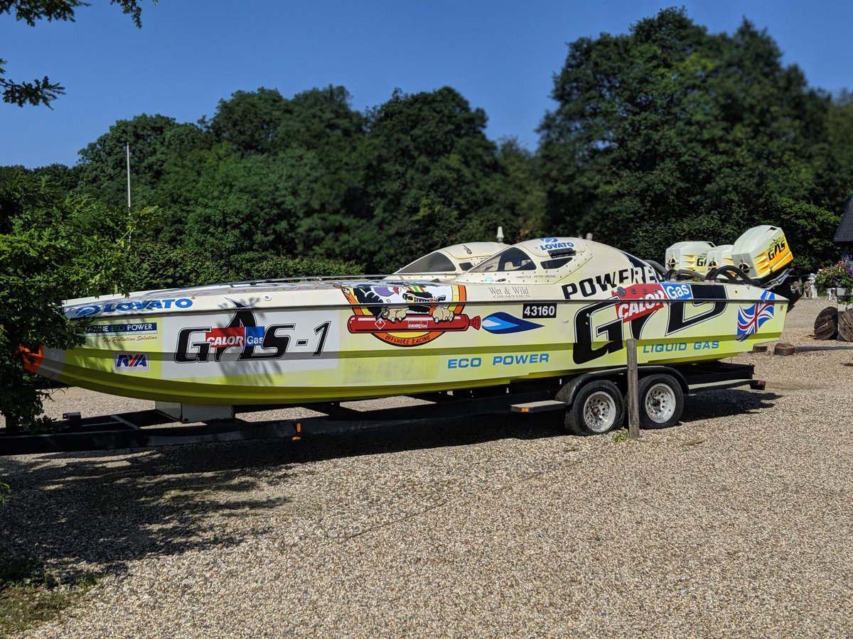 swordersfineart's tweet photo. Not your everyday delivery! The moments when Lot 9 - A Skater 28ft 'Cultured Vulture' Powerboat from our Into the Groove Auction arrive at our Stansted Auction Rooms https://t.co/R68uIT3bIJ #powerboat #speedboat #speedworldrecord #vultureventures #speedrecords #notyoureveryday https://t.co/eRePdd5MJM