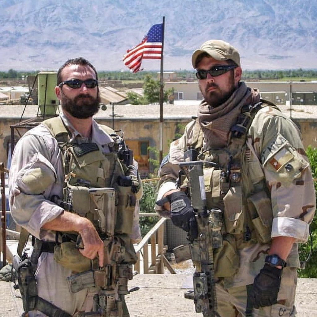 Efterår svale Forge Twitter 上的 The Murph Challenge："U.S. Navy SEALs Dan Healy and  @MarcusLuttrell in Afghanistan. This week marks the 14th anniversary of Operation  Red Wings. Healy was one of nineteen men who lost their