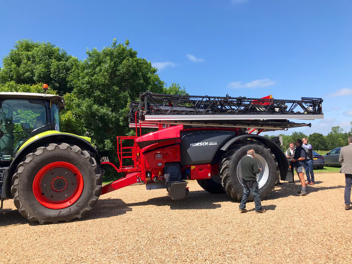 Good turnout today at the @FrontierAg Abbots Ripton meeting with @HORSCHUK @SyngentaCropsUK @intracrop @SOYLprecision Some great speakers and content #precisionag #farmingforthefuture