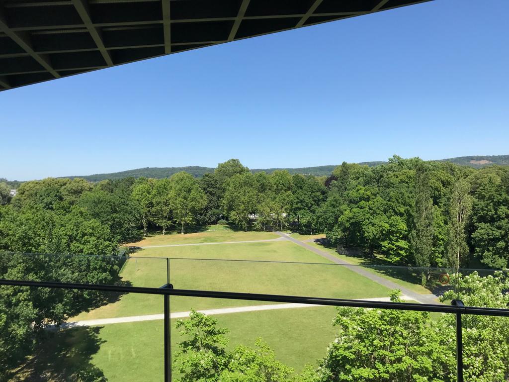 Arbeitskreis with a view: #BitkomGeo heute im #posttower in Bonn. Thema: #Digitalisierung des Luftraums. Spannende Insights zu Einsatz und Entwicklung von #Drohnen von @droneii und Parcelcopter Projekten zur Auslieferung von Paketen von <a href="/DeutschePostDHL/">Deutsche Post und DHL News</a>