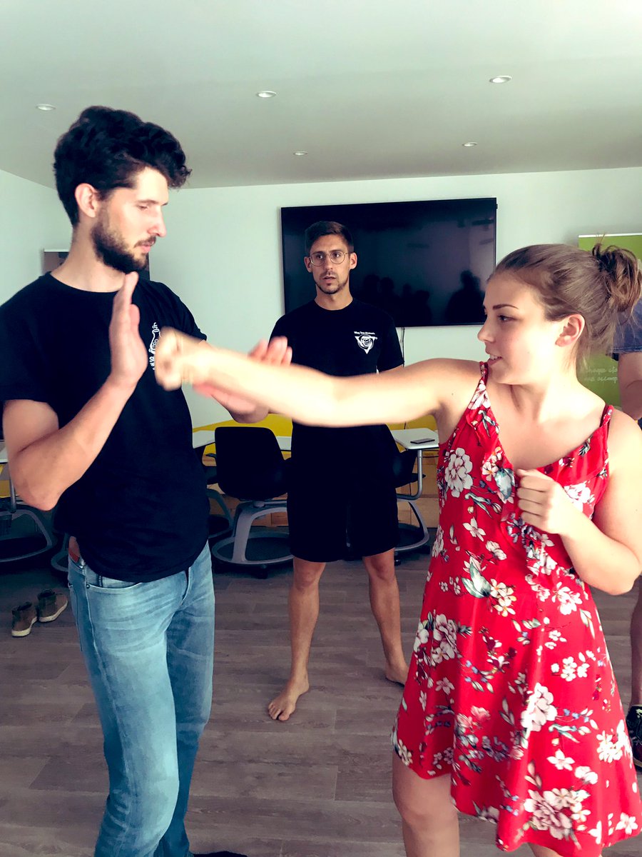 We_Forge's tweet photo. 🥋 👊 Les forgerons s’initient aux arts martiaux lors du Wetalk Self Défense 2️⃣ #WingChun #Banzaiii https://t.co/aElQUWSBZu