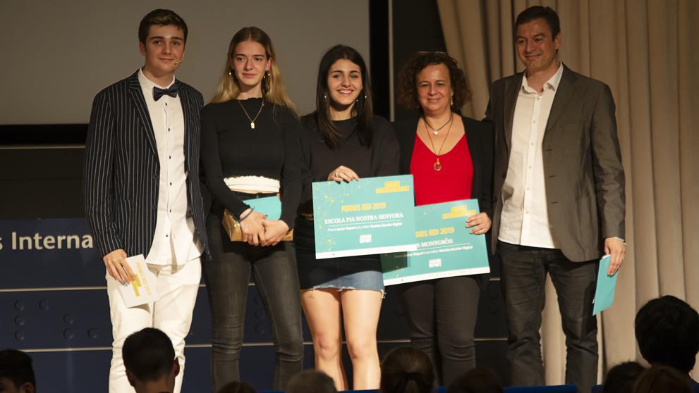 JuniorReport_'s tweet photo. Los centros ganadores de los #PremiosRED, ¡en La Vanguardia 🗞️!
El proyecto Revista Escola Digital (RED) reconoció el trabajo de los #centros y #estudiantes de #secundaria que participaron a lo largo del curso #escolar elaborando #noticias.
👉 https://t.co/uktkdk8Ws5
#Barcelona https://t.co/av0negStHy