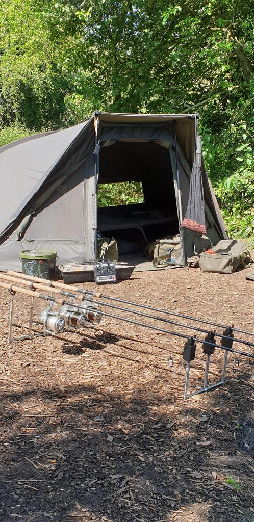 carlyp70's tweet photo. Home for a while, trust me to pick a sunny day @poolhallfishery #DaveMallinProducts #PungentSquid  #HarrisonCustomBuilt #Torrix #Ultegra14000 #ECUMk1R #Matrix #DurapointAnchor #sharpasfu#k https://t.co/4XLCCN6w91