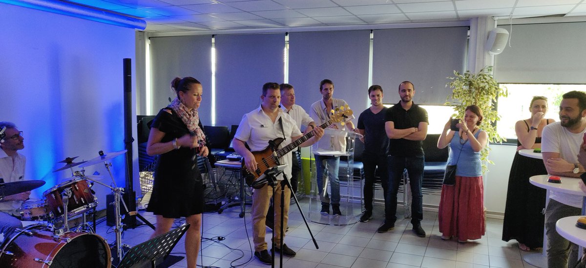 villatel47's tweet photo. Booster week chez Tech Data avec une animation musicale et des quizz à gogo
@EstelleNostry @manonmonnier @eroyer @XtianLaporte @lysylviee @M_Regereau @ZiedSELLAMI5 @Michel3PARent https://t.co/jgXJ1SBJVM