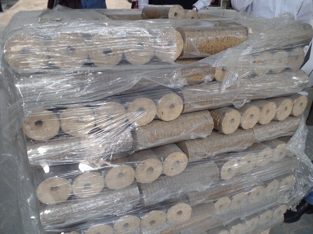 forwarder2020's tweet image. After a lot of working steps, finally the wooden pellets are pressed and prepared for transport by Treforex itself. 
#Pellets #Wood #SustainableLogging #biomass