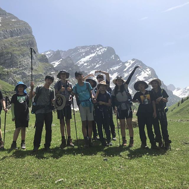 NAEducation's tweet image. Nord Anglia's expeditions challenge our students to take their learning outside the classroom and open their eyes to the world around them. Take a look at these photos of our students from @NAISPudong from the Swiss Alps! #NAEExpeditions #NAEBeAmbitious #LesMartinets #NAISPudong