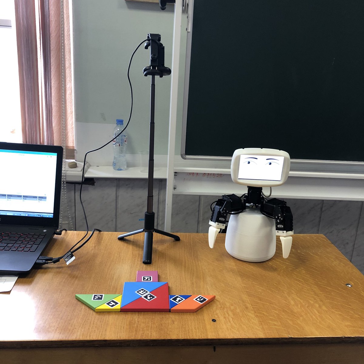 f2robot tweet media