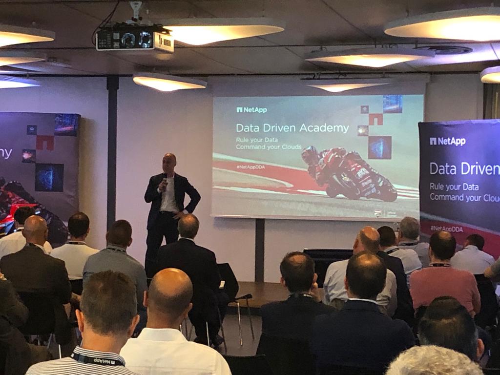 NetApp_Italia's tweet photo. Prima parte della giornata terminata, Marco Pozzoni ringrazia tutti. Ci rivediamo dopo il buffet e la visita all'area espositiva 😊 #NetAppDDA https://t.co/egiSKwaaib