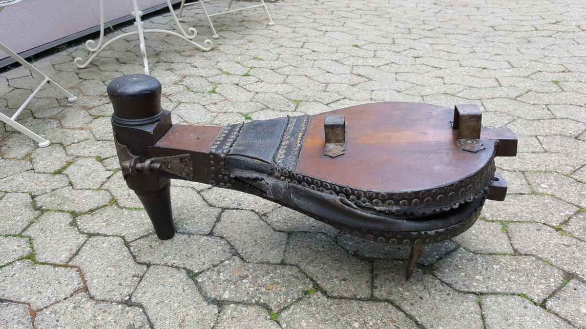 Rehschopp's tweet photo. ...another flea-market find...a huge set of bellows (the leather bellows are in perfect working order)...some gentle TLC and beeswax and they're looking great.... #pensonrehschopp#moseltourism#ediger-eller https://t.co/4gnURr0WX1