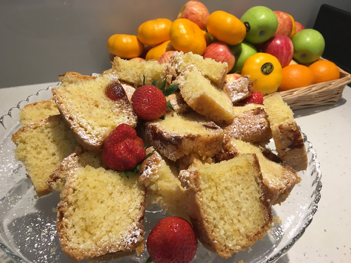 UKRAcademy's tweet photo. We've been getting some lovely feedback about our college #Refreshments recently 😋 In the middle of a training course which would you choose? 

Like if you'd grab healthy fruit option 🍎
Retweet for homemade cake 🍰 
or
Comment if you'd have both 🍰🍎

#TheEPC #ThursdayThought https://t.co/IDUhdtWSGj