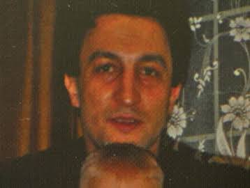 Heute vor 18 Jahren wurde Süleyman Taşköprü (damals 31) von der NSU in Hamburg brutal ermordet. Auch hier wurde in falsche Richtung ermittelt, Taşköprü wurden Verstrickungen in Strukturen der „türkischen“ Mafia unterstellt, Journalist*innen sprachen von „Döner-Morden“ #NSUKomplex