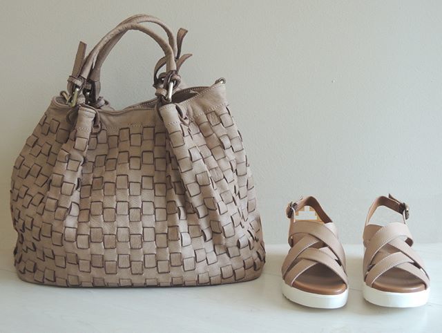 collezione P.E.
bit.ly/28u8geI

#ilpellettieremilano #borseintrecciate @margot_italia #womenbags #braidedbags #braided 
#handbraided #bags #exclusivebags #chicbags #notforall #chicbags #braidedsandals 
#chictaste #minimalism #intrecciatoamano #… bit.ly/2X7857J