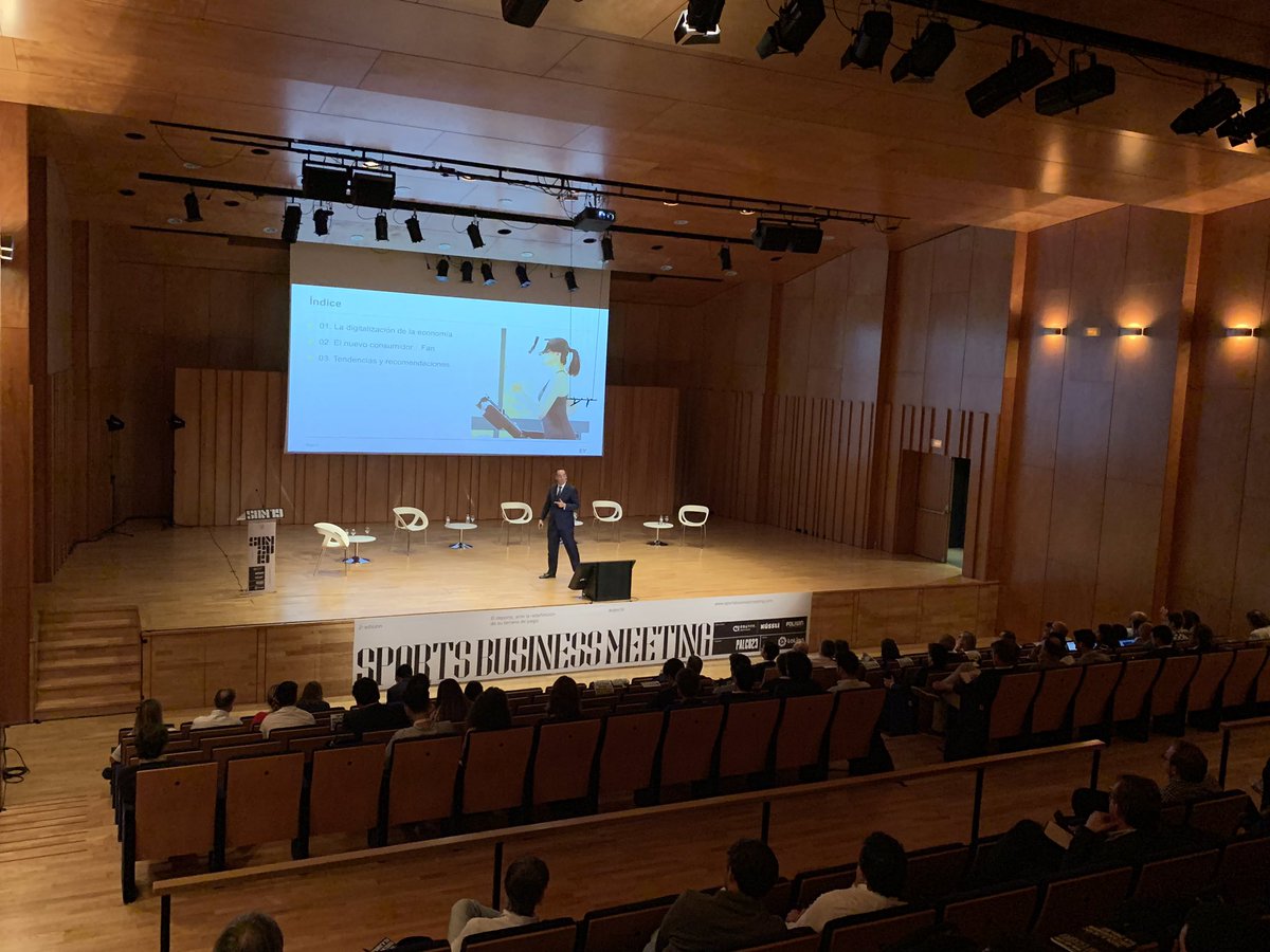 “Si quiero estirar los atributos de mi marca para extender la relación con mis fans, tendré que entender sus necesidades, crear un mapa de impactos por canales y detallar con precisión lo que quiero contar en cada momento”, cuenta Pedro Valdés en #sbm19