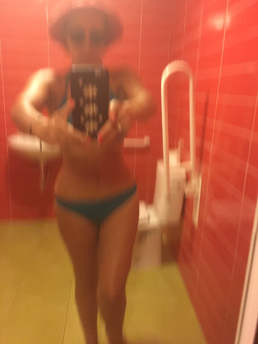 OlayaExclusive's tweet photo. Buenas tardes, con este calorazo me estoy dando un baño en@la pisci. Y como hay un espejo he aprovechado hacerme unas fotos! Siento deciros que en breve desactivaré mi publicidad. Mis citas reservadas están confirmadas. Recordad reservas citas por #email #lifeescort #tired https://t.co/ouoE9wPvNR
