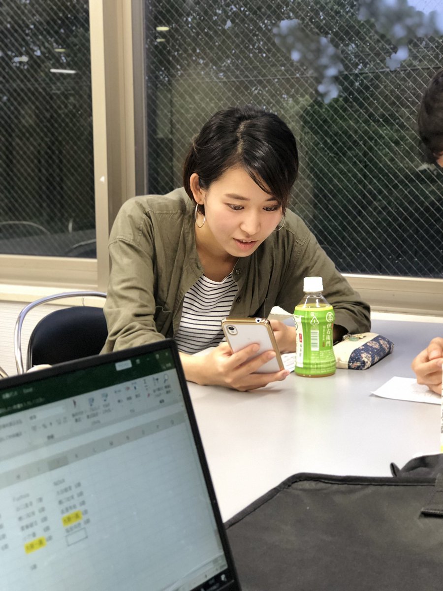 utakata_emo's tweet photo. 1週間前18日はトップのさやちゃんの誕生日でした！！

普段は神田の代表をしたりとしっかり者ですがお酒はチョット弱いみたい！😏

いつもバンドを仕切ってくれる彼女は一体何色でしょうか？？🎨🎨 https://t.co/vsMiSoD6us