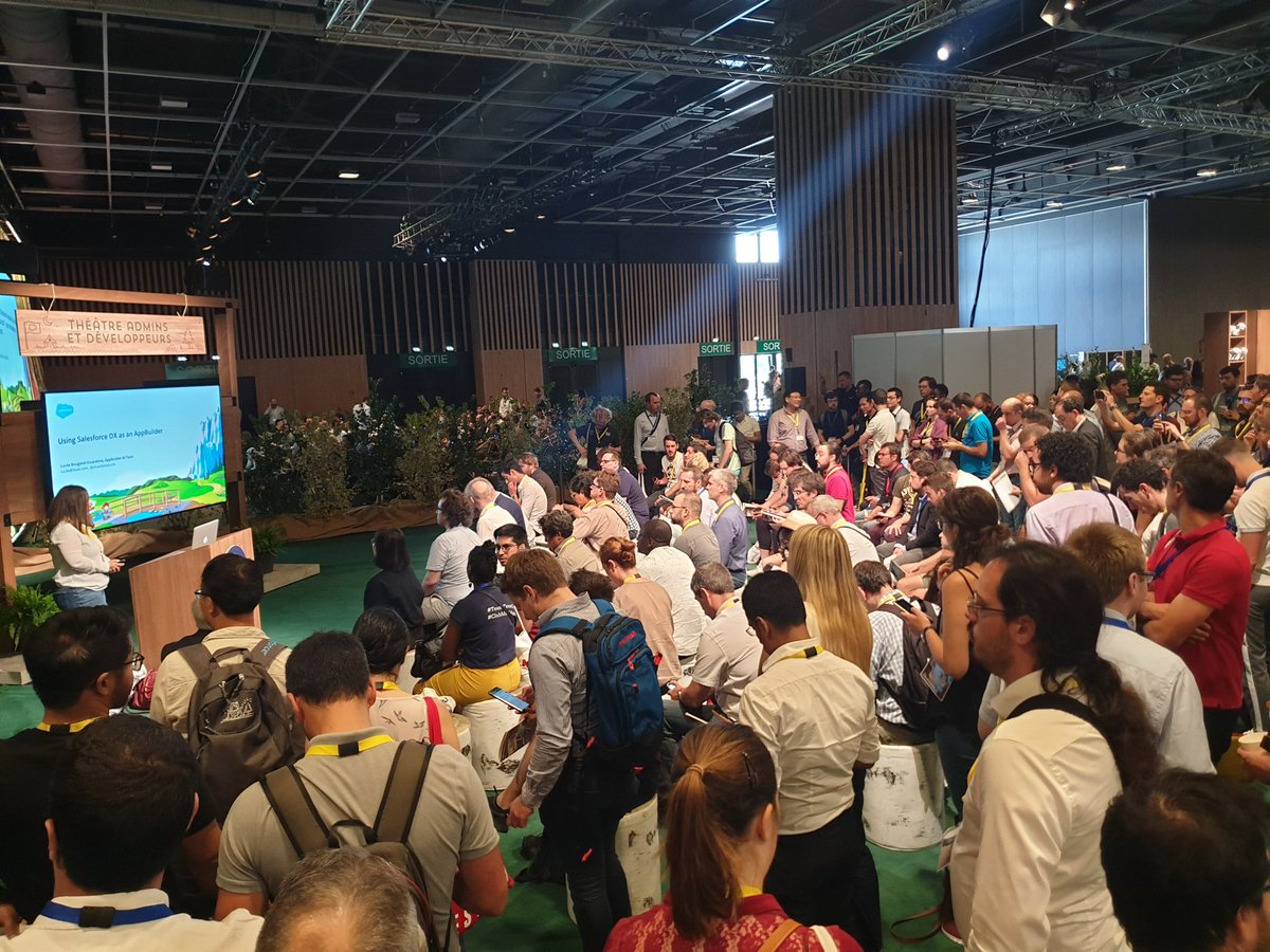 PhilippeOzil's tweet image. Huge crowd for @IncardonaLucile&apos;s first talk on how to use #SalesforceDX as an App Builder.
#SalesforceTour Paris