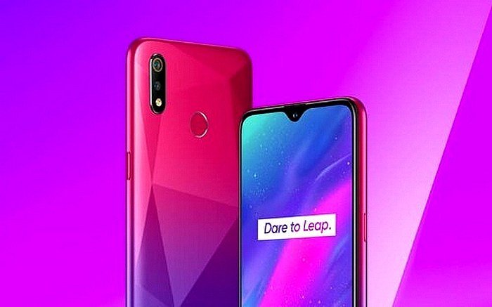 Gizchina's tweet photo. Realme 3 Diamond Red color is coming for India #Daretoleap #Oppo #realme3 #DiamondRed #realme https://t.co/dvICCJyty0 https://t.co/BpJjrqxyY2
