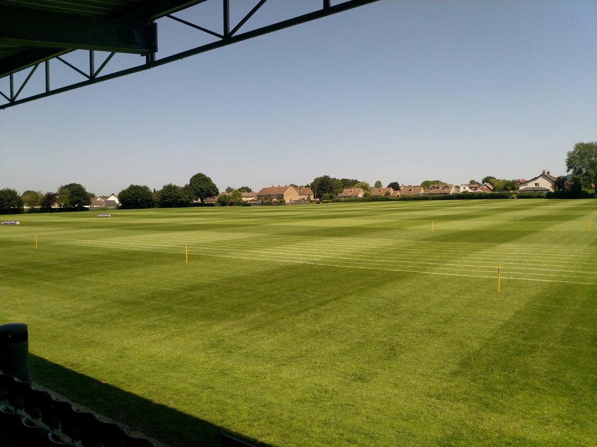 VillarsPeter's tweet photo. Wycliffe college berryfields looking great in the sunshine today 😊 Kester and his team setting high standards!!! 😊 @iestynjohn WycliffeCollege @SportWycliffe @WycliffeHead https://t.co/anpvRcCF0h