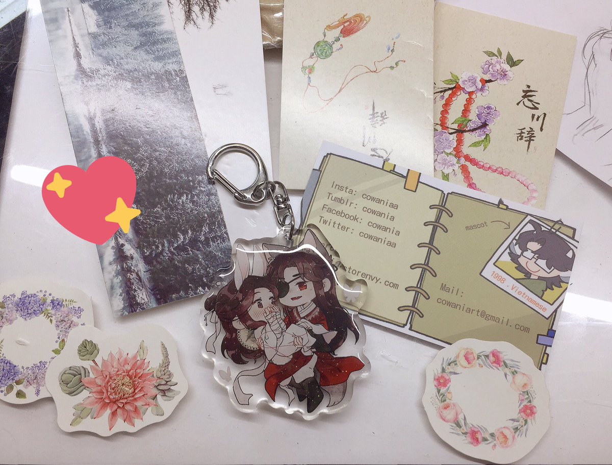 My friends gave me a lot of gifts and this HuaLian keychain (it was painted by me, they're so kind), thank you so much 😭💕 Love ya
#HuaLian #花怜 