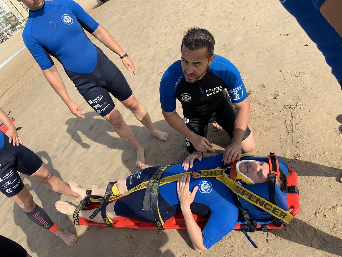 PLGandia's tweet image. #PLG realiza jornada de salvamento acuático en colaboración con @CruzRojaEsp #Gandia.
👆Otro año ➕ nos formamos para poder dar un servicio mejor y más seguro a la ciudadanía. #Quads 
#PrevenirAyudarProteger #Formación