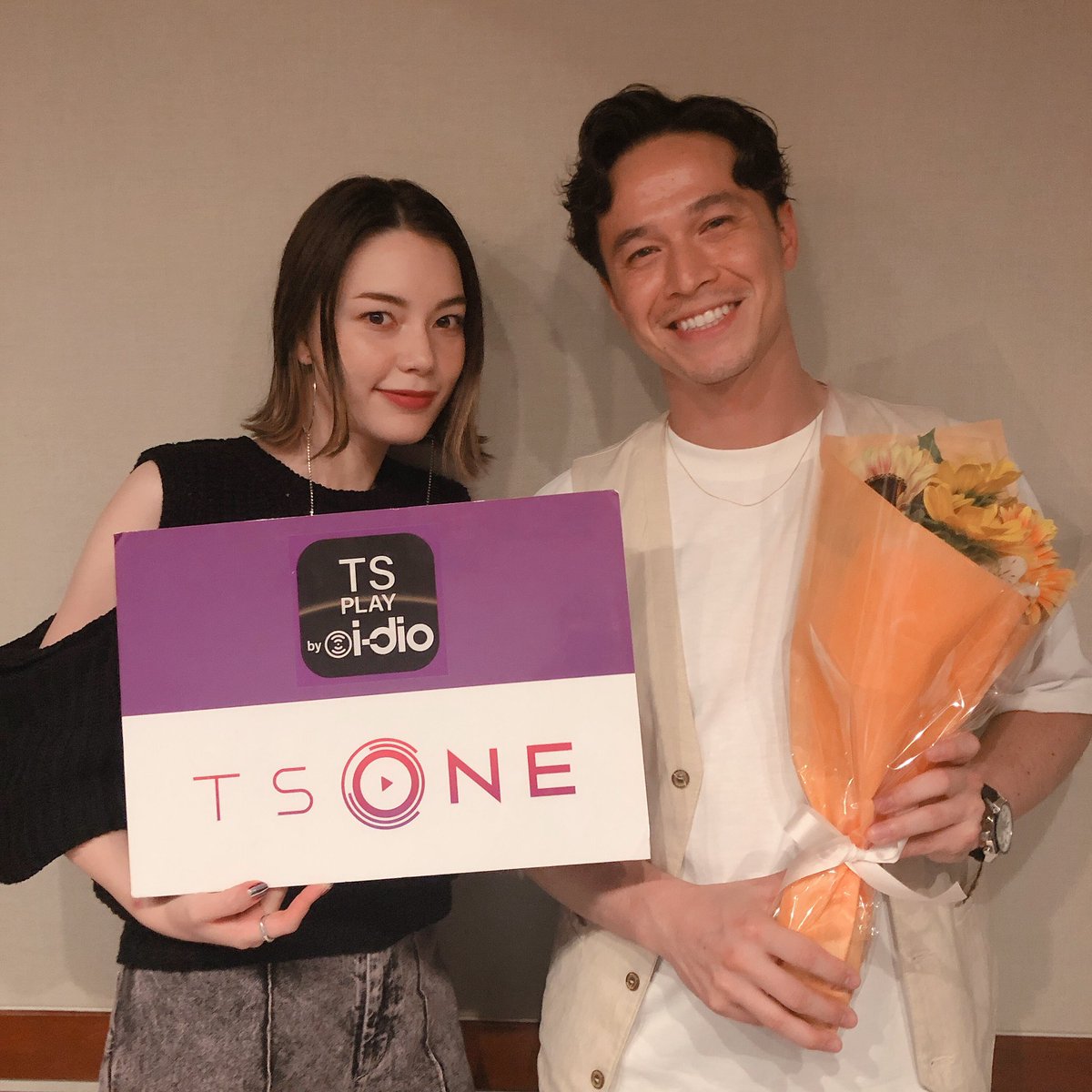 yasudarei's tweet photo. 『HITS ONE powered by billboard Japan』の最終回に生出演してきました！

隆介さん( @kelly_ryusuke )、最終回に呼んでいただいてありがとうございます😭🙏

楽しくて喋りすぎちゃってすいませんでした！（笑） https://t.co/fNs05iHnqf