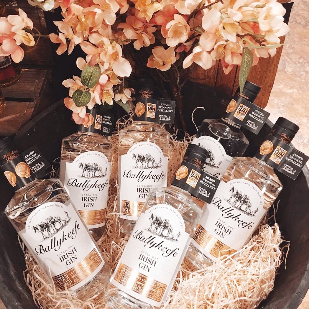 BallykeefeD's tweet photo. We love this display of our Ballykeefe Gin in @ryanssupervalu.

Tag someone you think deserves a  Ballykeefe Gin &amp; Tonic this weekend 🍸

#ballykeefedistillery #gin #preium @SuperValuIRL https://t.co/3ei2oKKwZb