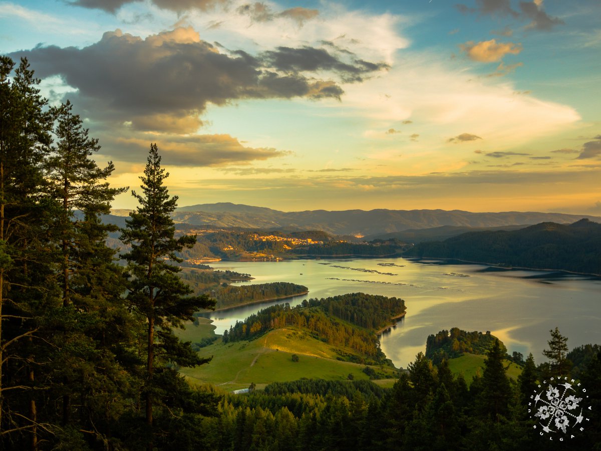 undiscoveredbul's tweet photo. Sunset - Dospat Dam, Bulgaria

If your hobby is #photography, we will organize your #trip to the most #inspiring places in Bulgaria.
Colorful #sunset in #Dospat, #Bulgaria. #Travel #undiscoveredbulgaria #amazingplaces #beautifuldestinations #discovereurope  #amazingnature https://t.co/CHNxkFpsw9