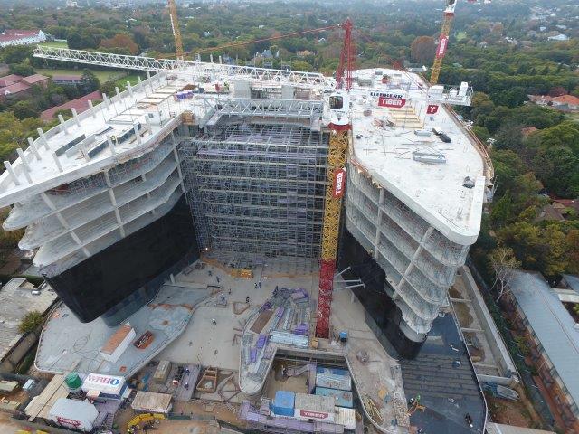 LeadingArch's tweet photo. Went on a site tour of the 144 Oxford Road office development in Rosebank, Johannesburg, yesterday. It's Paragon Group’s largest project at present. Looking very impressive! https://t.co/PymhbRV0ye https://t.co/kiPBDgvfZx