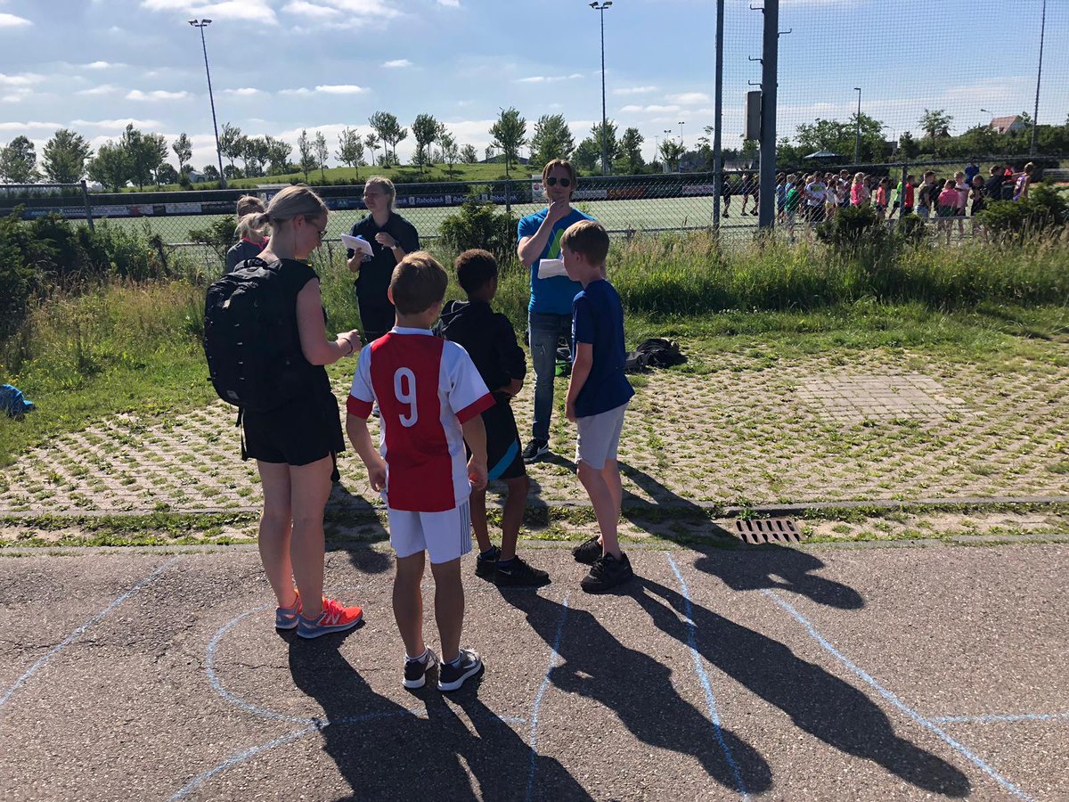 Vandaag bij kids 4 kids sportdag in Nieuw Vennep. Quiz over gezonde voeding. 
Mooie start van het JOGG in Nieuw Vennep.
#jongerenopgezondgewicht #gezondevoeding #bewegenisgezond <a href="/TSNoordHolland/">Team Sportservice NH</a> @maatvast <a href="/MeerWaardeInfo/">MeerWaarde WELZIJN</a> <a href="/ReneeMeerWaarde/">Renee_MW</a>