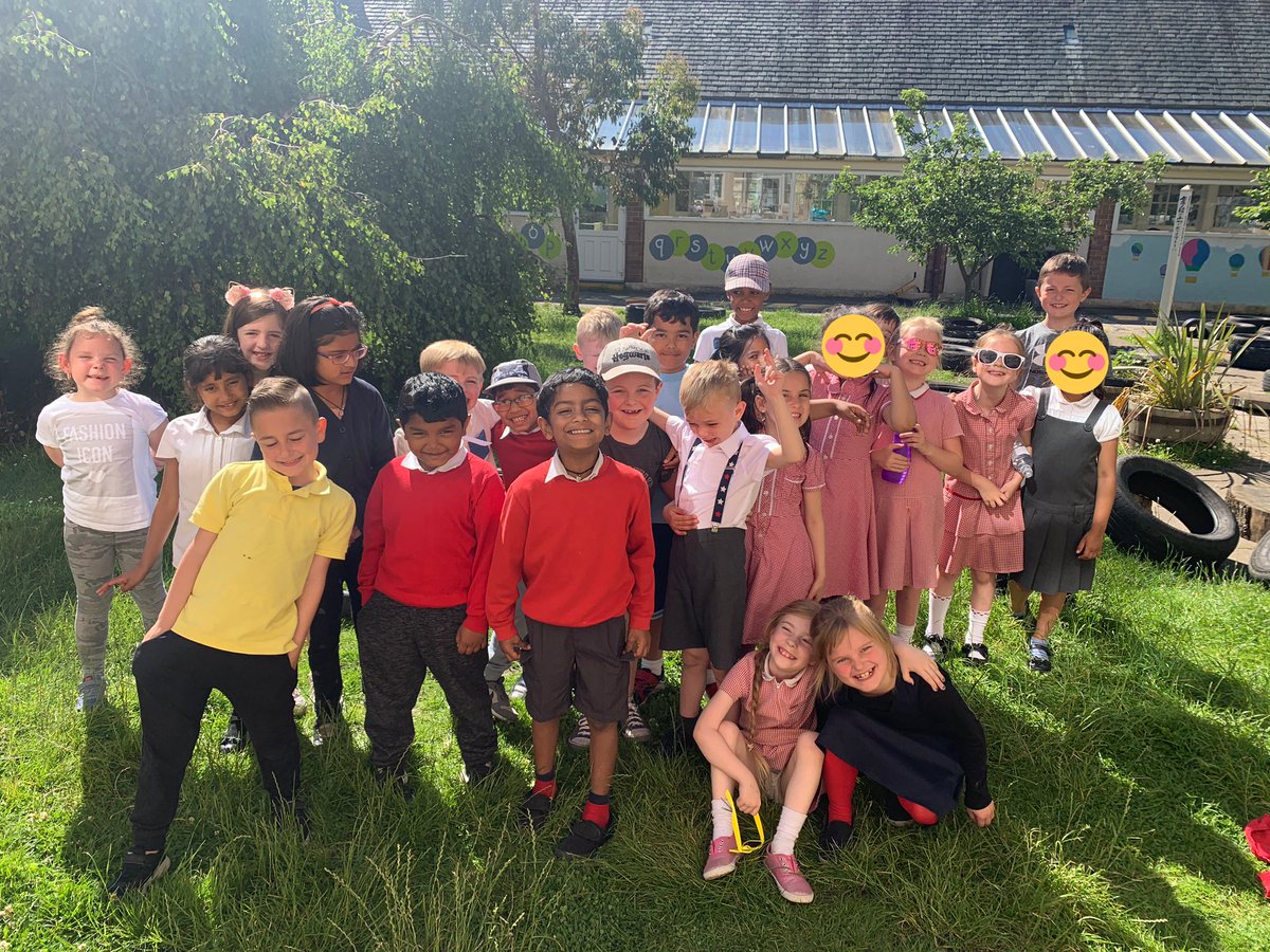 MissSinclairSPS's tweet photo. Our last full day of P2 enjoying the sunshine 😎☀️ https://t.co/fNTplOQ6Af