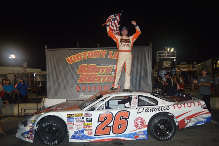 SoBoSpeedway57's tweet image. On this Thursday morning, let's throw it back a year, to the 2018 Thunder Road Harley-Davidson 200 when Peyton Sellers celebrated in victory lane. #nascar #nascarhometrack